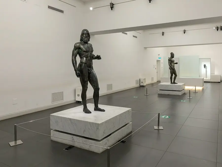 Bronzi di Riace: storia, restauri e museo a Reggio Calabria